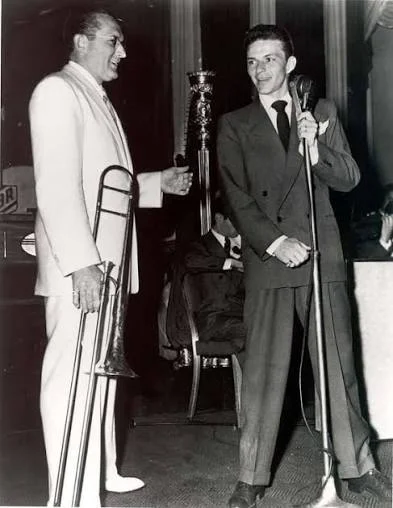 Ο Frank Sinatra με την ορχήστρα του Tommy Dorsey