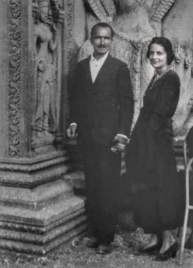 Ο Νίκος Καζαντζάκης με τη δεύτερη σύζυγό του, Ελένη Σαμίου