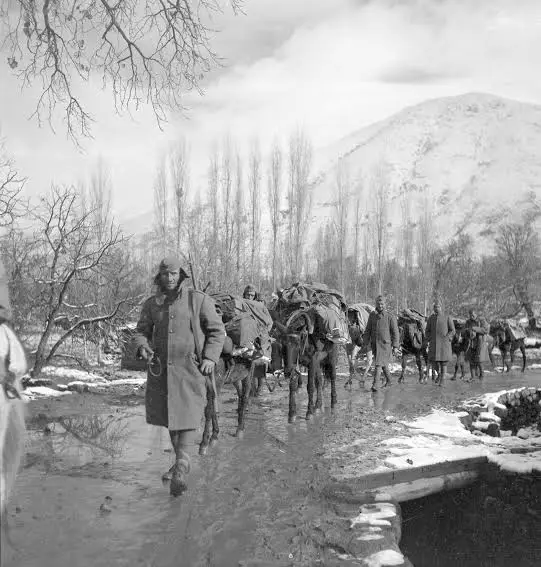 Έλληνες στρατιώτες στο αλβανικό μέτωπο το 1940–1941, όπου υπηρέτησε ο Καββαδίας