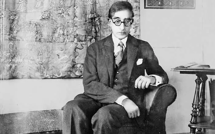 Ο Κωνσταντίνος Καβάφης στην Αθήνα το 1932, λίγο μετά την εγχείρηση στον λάρυγγα