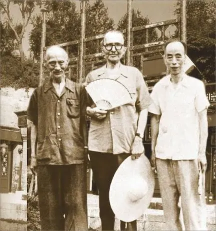 Ο Νίκος Καζαντζάκης στην Κίνα το 1957, λίγους μήνες πριν πεθάνει
