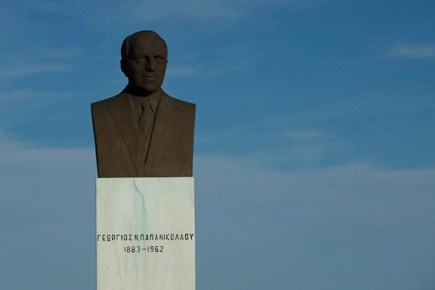 Άγαλμα του Γεώργιου Παπανικολάου