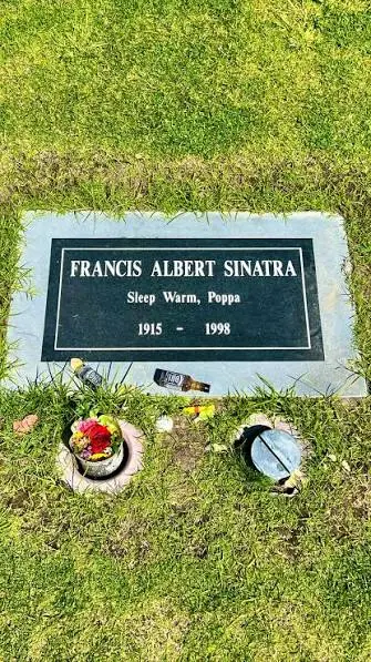 Ο τάφος του Frank Sinatra στο Desert Memorial Park