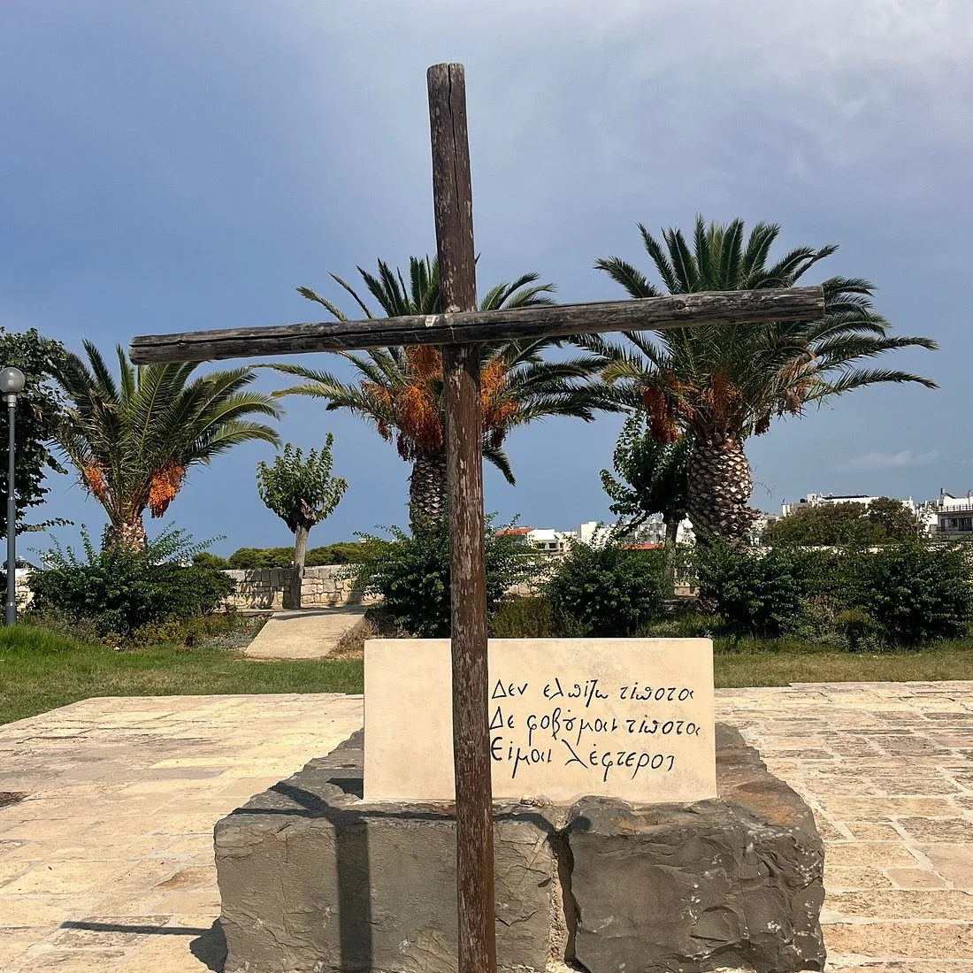 Ο τάφος του Νίκου Καζαντζάκη στον προμαχώνα Μαρτινέγκο του Ηρακλείου