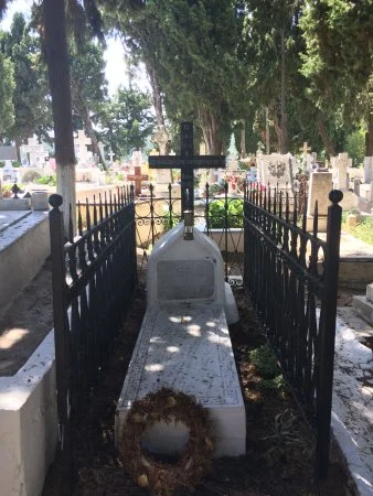 Ο τάφος του Αλέξανδρου Παπαδιαμάντη στο νεκροταφείο της Σκιάθου