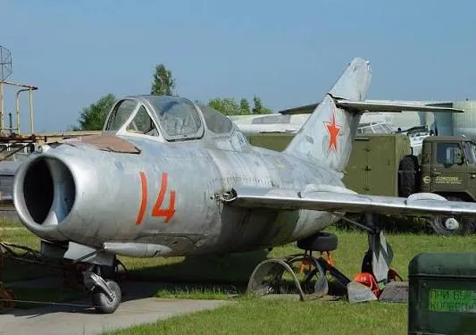 Εκπαιδευτικό διθέσιο αεροσκάφος MiG-15UTI