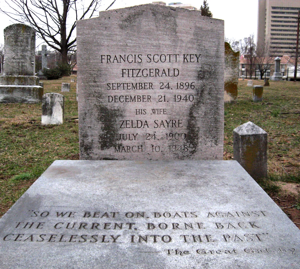 Ο κοινός τάφος του F. Scott Fitzgerald και της Ζέλντα στο Saint Mary’s Cemetery του Ρόκβιλ