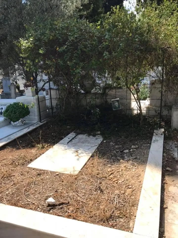 Ο τάφος του ποιητή Νίκου Καββαδία στο Α΄ Νεκροταφείο Αθηνών