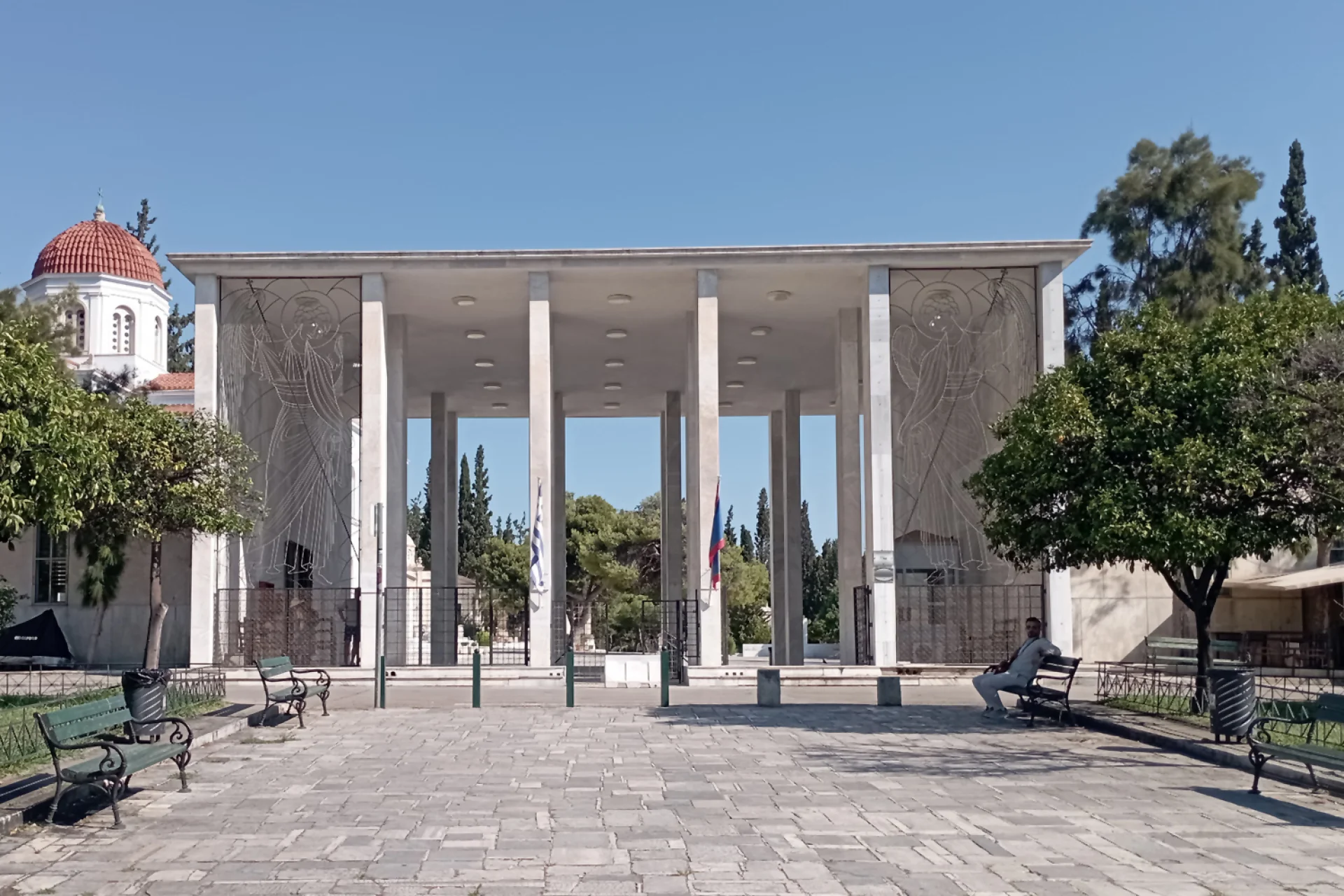 Η είσοδος του Α΄ Νεκροταφείου Αθηνών