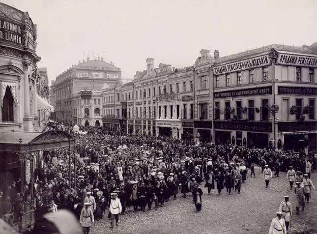 Η πομπή της κηδείας του Τσέχοφ στη Μόσχα το 1904