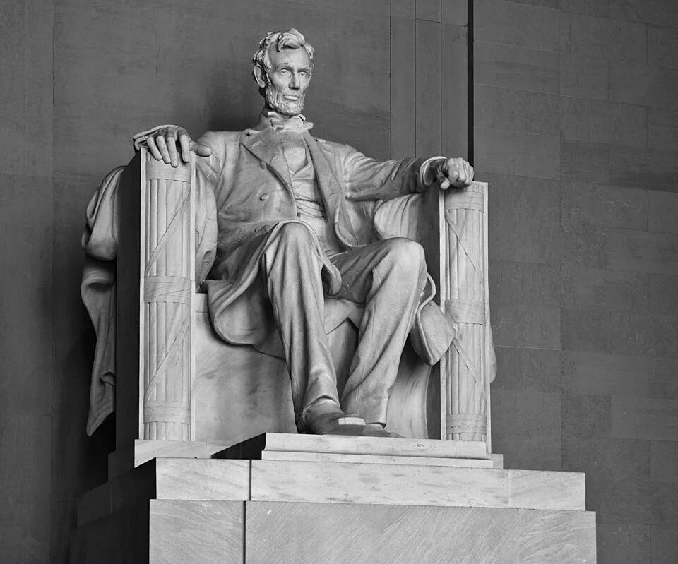 Το μπρούντζινο άγαλμα του Abraham Lincoln στο Lincoln Terrace του Forest Lawn Hollywood Hills