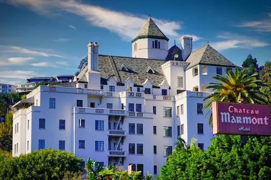 Η πρόσοψη του ξενοδοχείου Chateau Marmont στη Sunset Boulevard του Λος Άντζελες