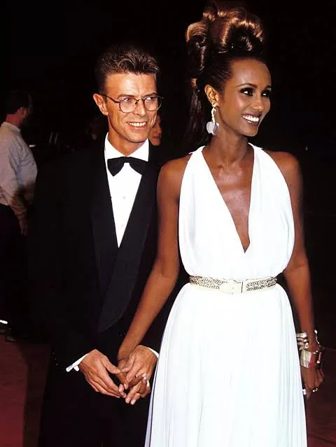 Ο David Bowie και η Iman πιασμένοι χέρι χέρι σε δημόσια εκδήλωση
