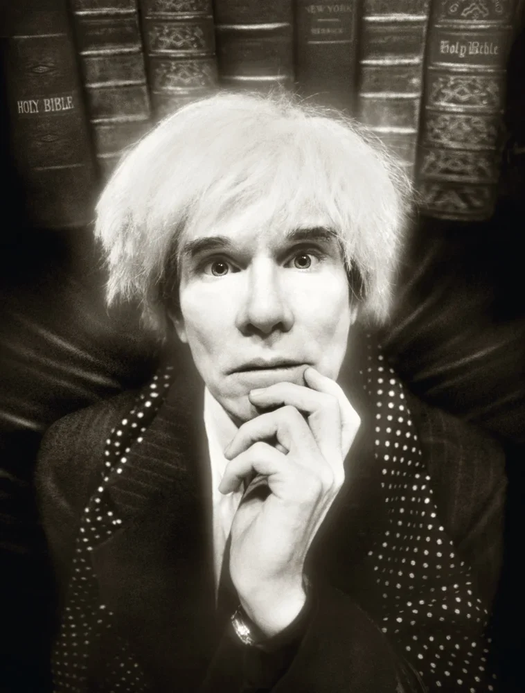 Πορτρέτο του Andy Warhol με βιβλία
