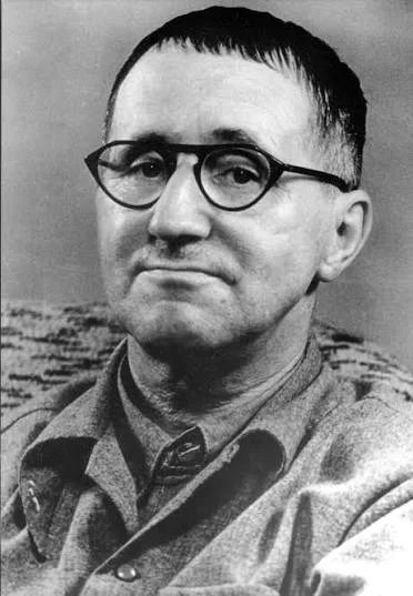 Πορτρέτο του Bertolt Brecht, συγγραφέα της «Όπερας της πεντάρας»