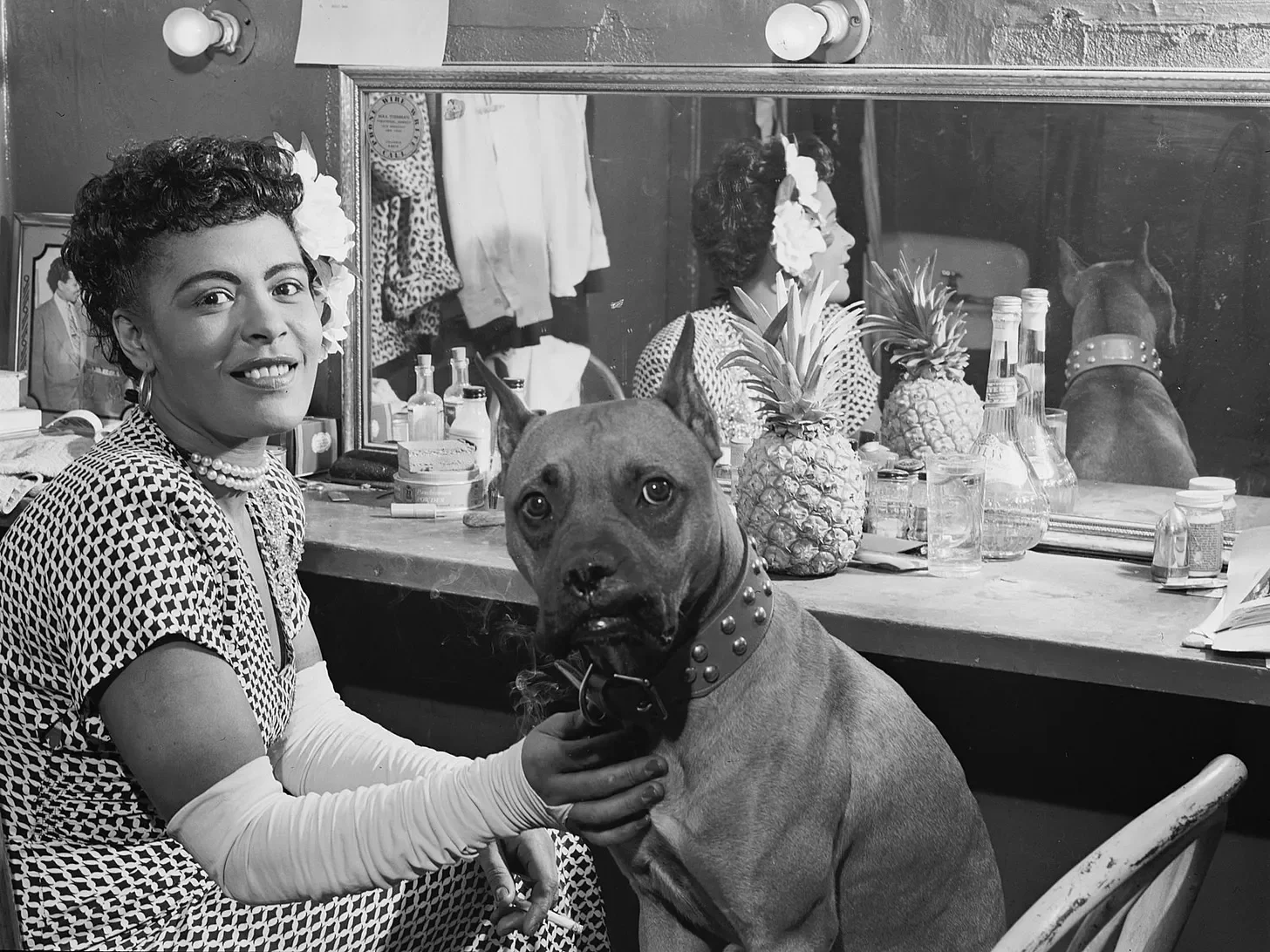 Η Billie Holiday με τον σκύλο της