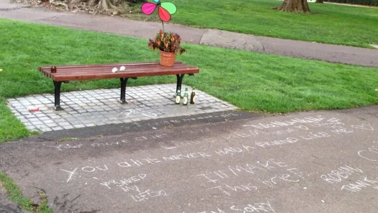 Το παγκάκι δίπλα στη λίμνη του Boston Public Garden, όπου γυρίστηκε σκηνή του «Good Will Hunting»