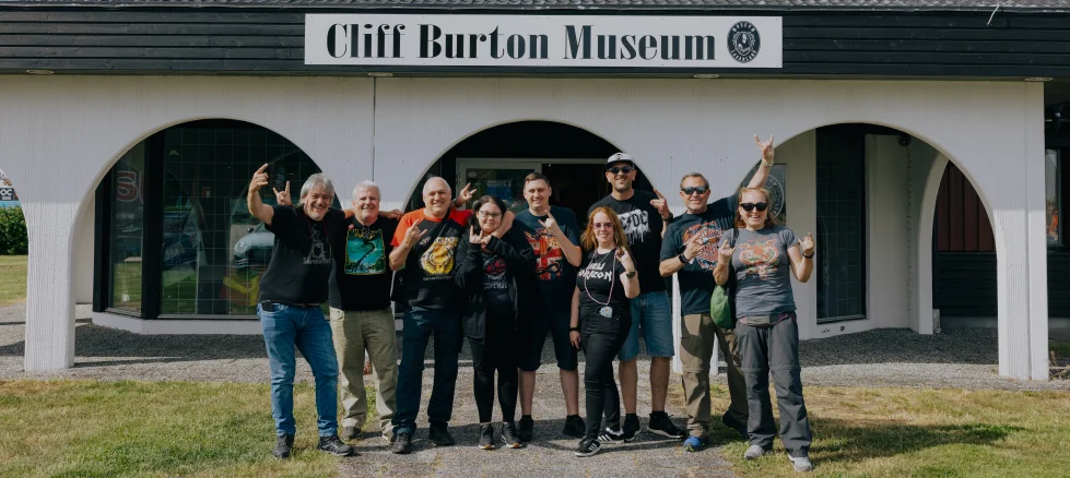 Εξωτερική άποψη του Cliff Burton Museum στο Lagan της Σουηδίας.
