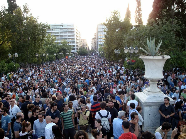 Διαδηλωτές στην πλατεία Συντάγματος στη διάρκεια της ελληνικής οικονομικής κρίσης