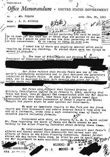 Σελίδα από τον φάκελο του FBI για τον Nikola Tesla, με δακτυλογραφημένο υπόμνημα
