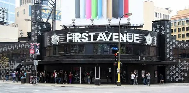 Το κλαμπ First Avenue στη Μινεάπολη, όπου οι θαυμαστές τίμησαν τον Prince