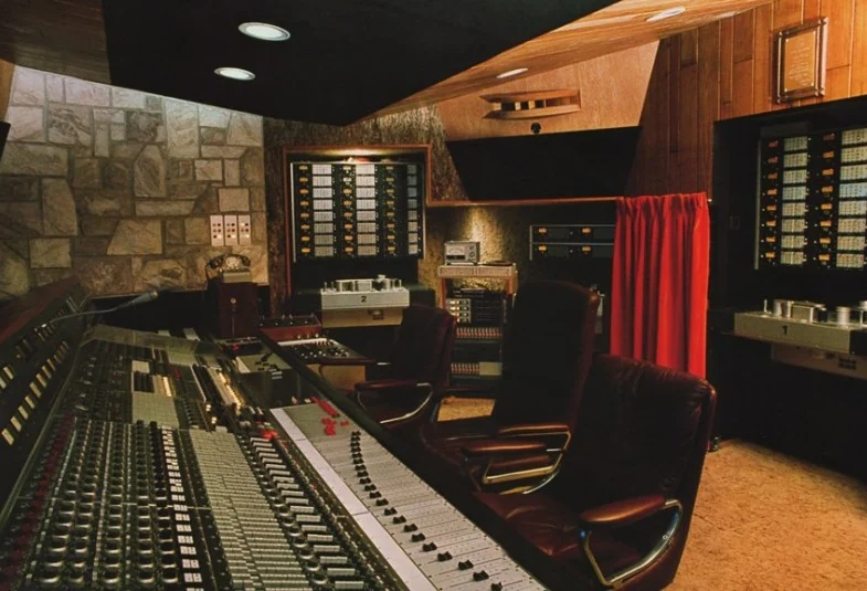 Άποψη του Mountain Studios στο Μοντρέ, σε φωτογραφία του 2014.