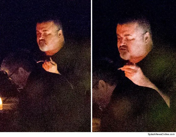 Δύο φωτογραφίες του George Michael καθισμένου σε εστιατόριο τον Σεπτέμβριο του 2016.