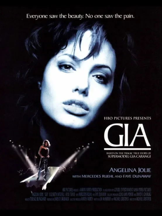Αφίσα της ταινίας Gia του HBO: κοντινό πρόσωπο της Angelina Jolie σε μπλε-μαύρους τόνους, με τη φράση Everyone saw the beauty. No one saw the pain., και μικρή φιγούρα σε πασαρέλα από κάτω