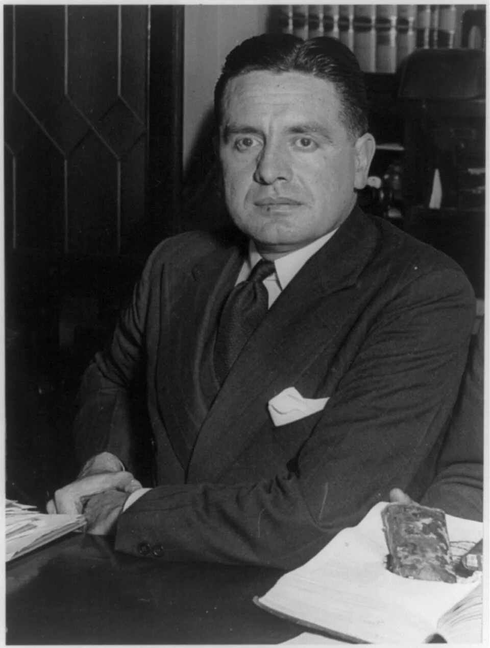 Ο Harry J. Anslinger, επικεφαλής του Federal Bureau of Narcotics