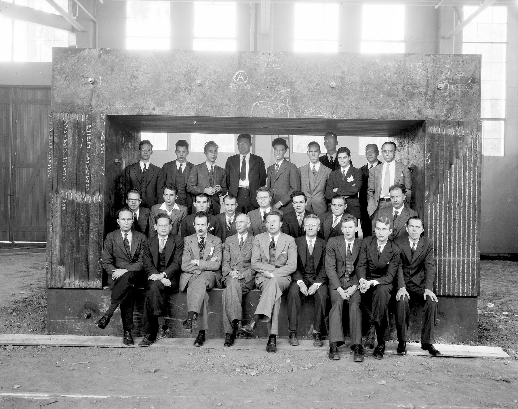 Ο Oppenheimer με την ομάδα του Radiation Laboratory στο Berkeley το 1938