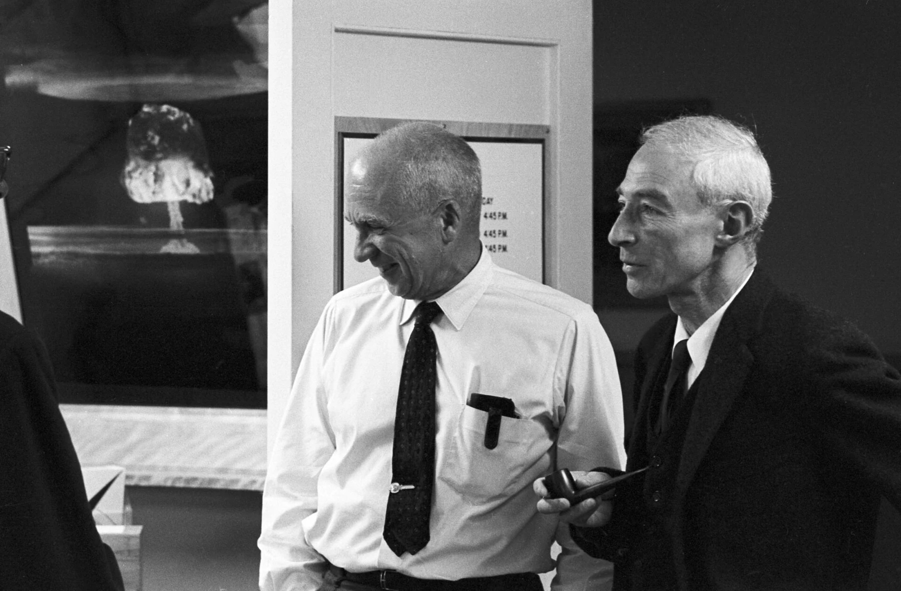 Ο Norris Bradbury και ο Oppenheimer στο Los Alamos το 1964