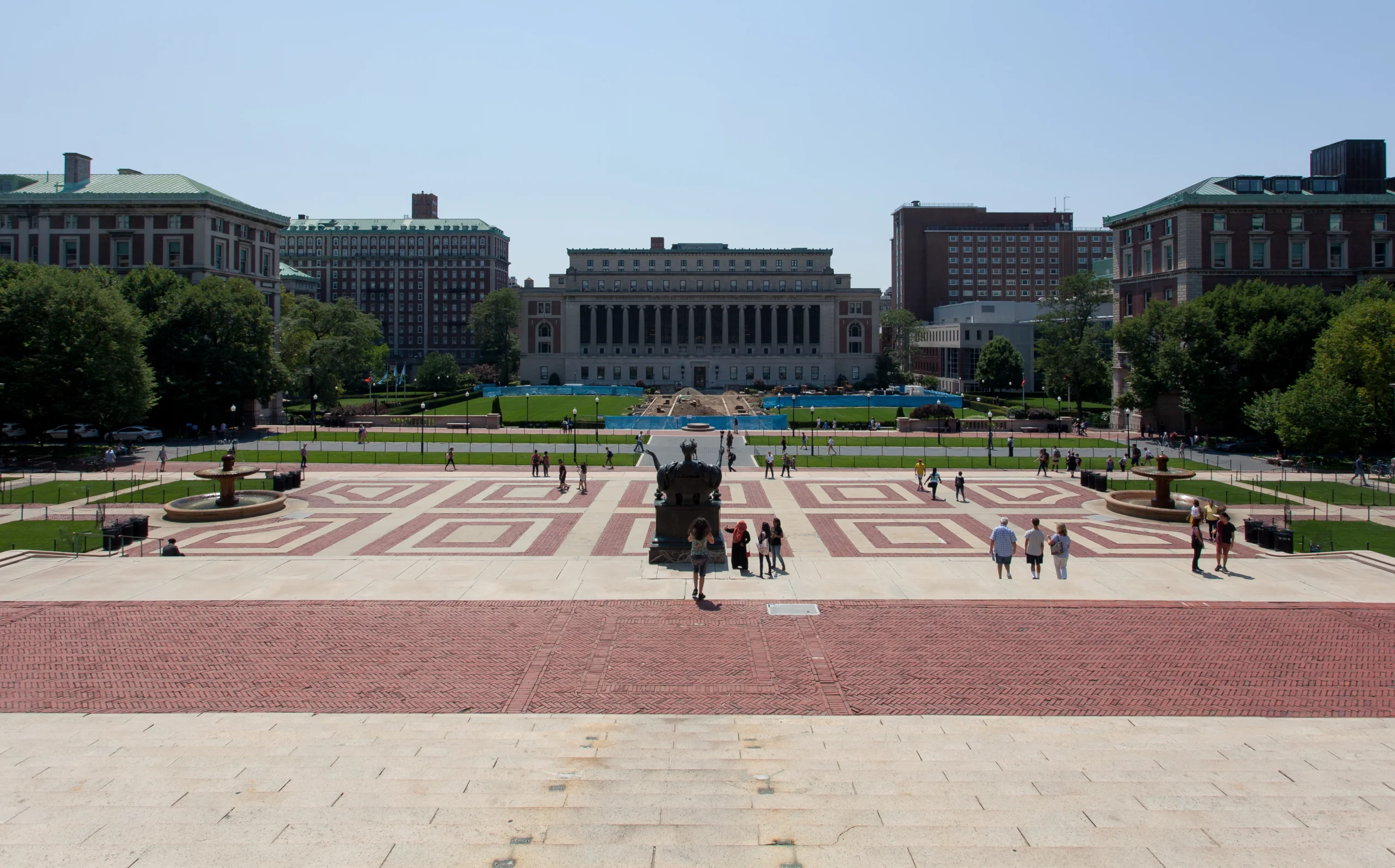 Η πανεπιστημιούπολη του Columbia με τη βιβλιοθήκη Butler στο βάθος