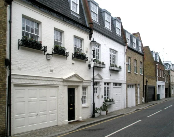 Η πρόσοψη του σπιτιού στο 4 Cadogan Lane, στο Belgravia του Λονδίνου