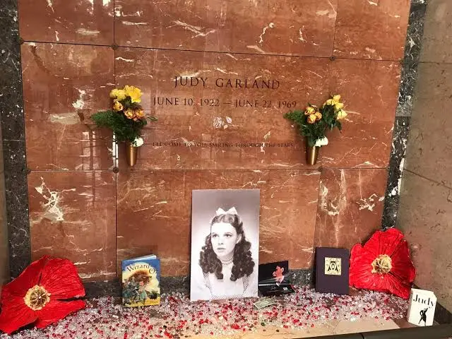 Το Judy Garland Pavilion στο νεκροταφείο Hollywood Forever του Λος Άντζελες