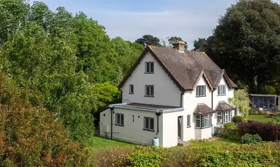 Η πρόσοψη του Monk’s House, του εξοχικού των Woolf στο Rodmell του East Sussex