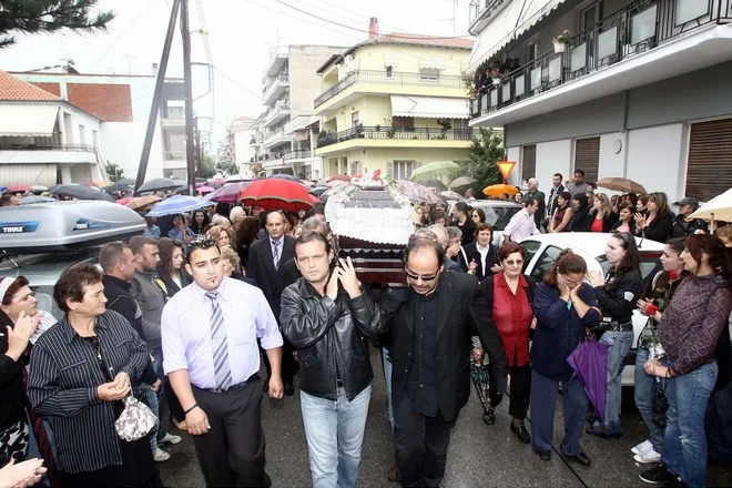 Η κηδεία του Νίκου Σεργιανόπουλου στη Δράμα