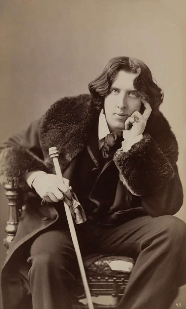 Ο Oscar Wilde καθισμένος σε πορτρέτο του Napoleon Sarony, το 1882