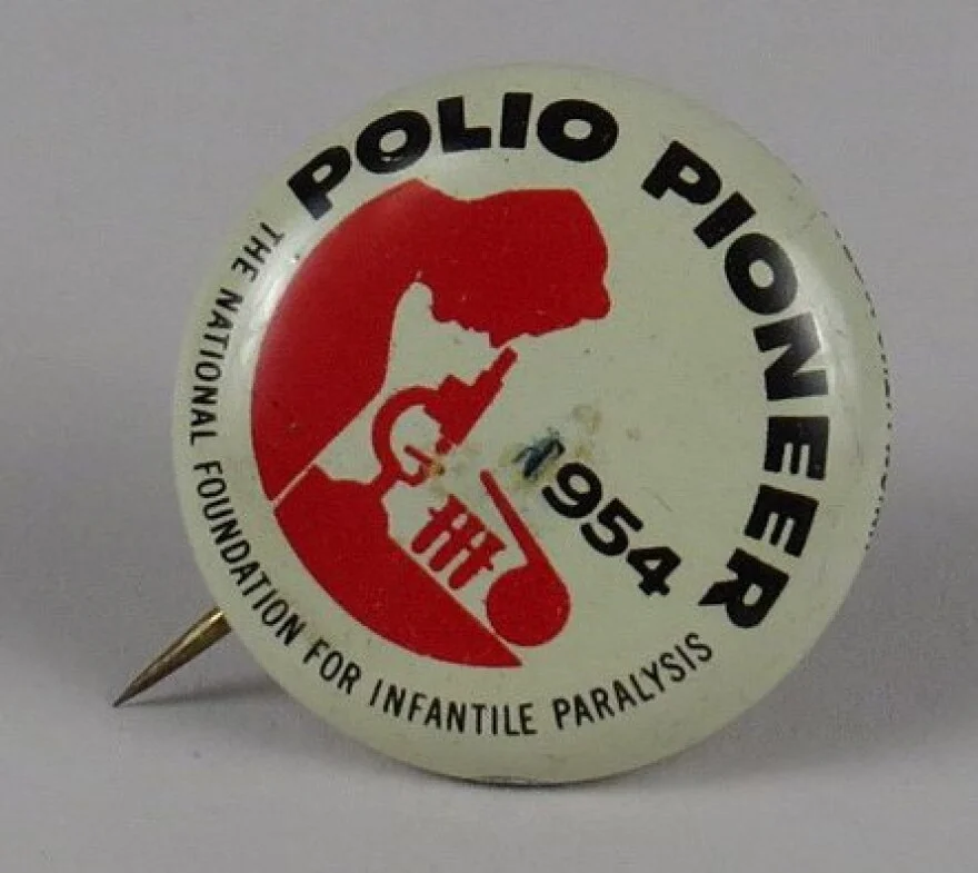 Κονκάρδα «Polio Pioneer» που έπαιρναν τα παιδιά στη δοκιμή του εμβολίου Salk το 1954
