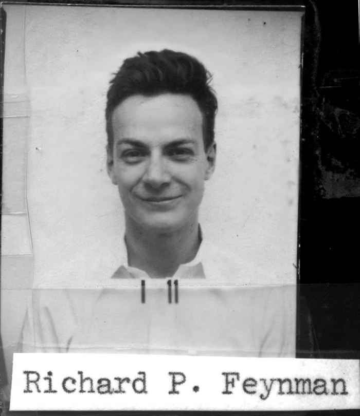 Φωτογραφία ταυτότητας του Richard Feynman στο Los Alamos, από την εποχή του Manhattan Project