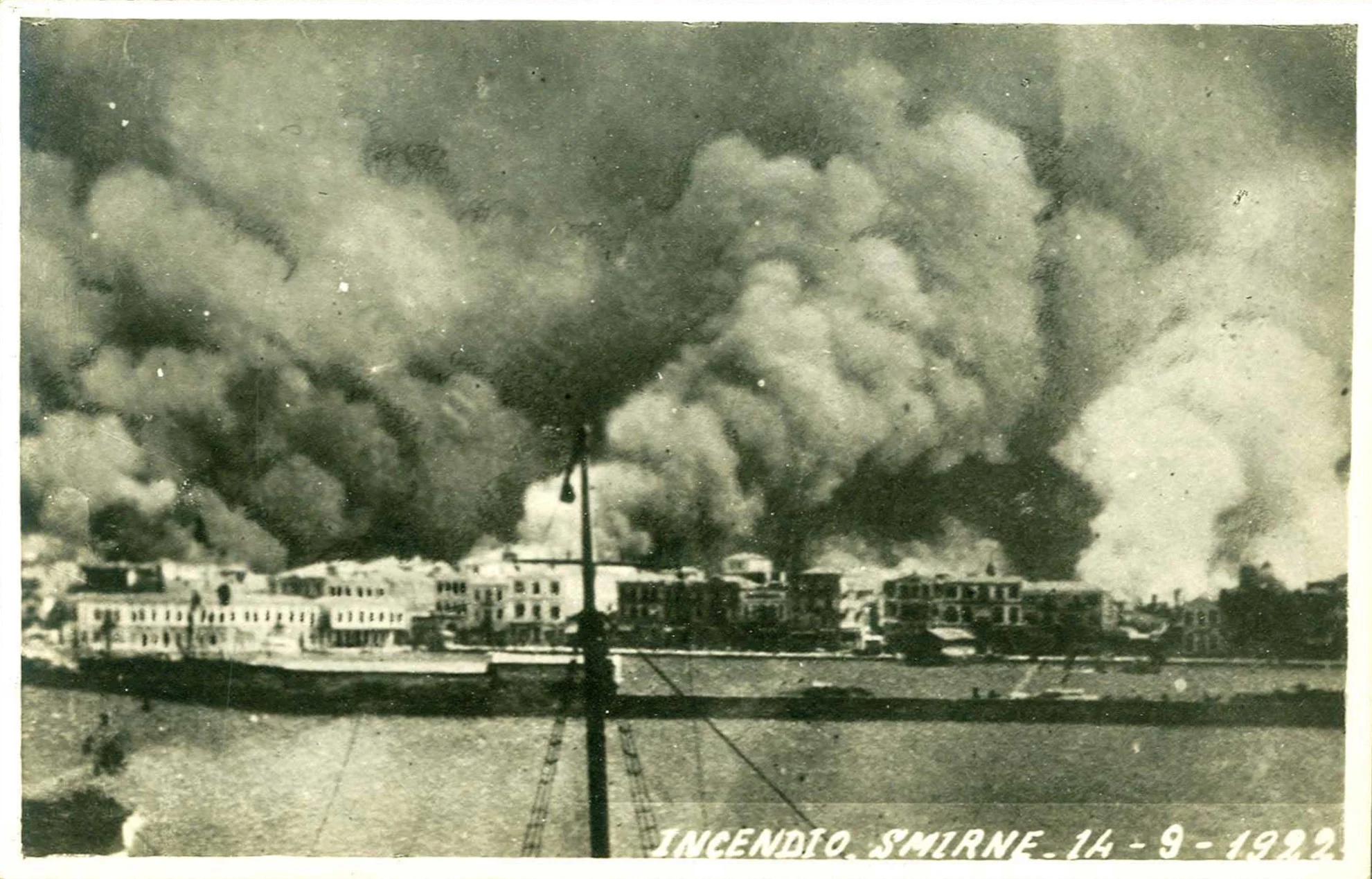 Η Σμύρνη στις φλόγες τον Σεπτέμβριο του 1922