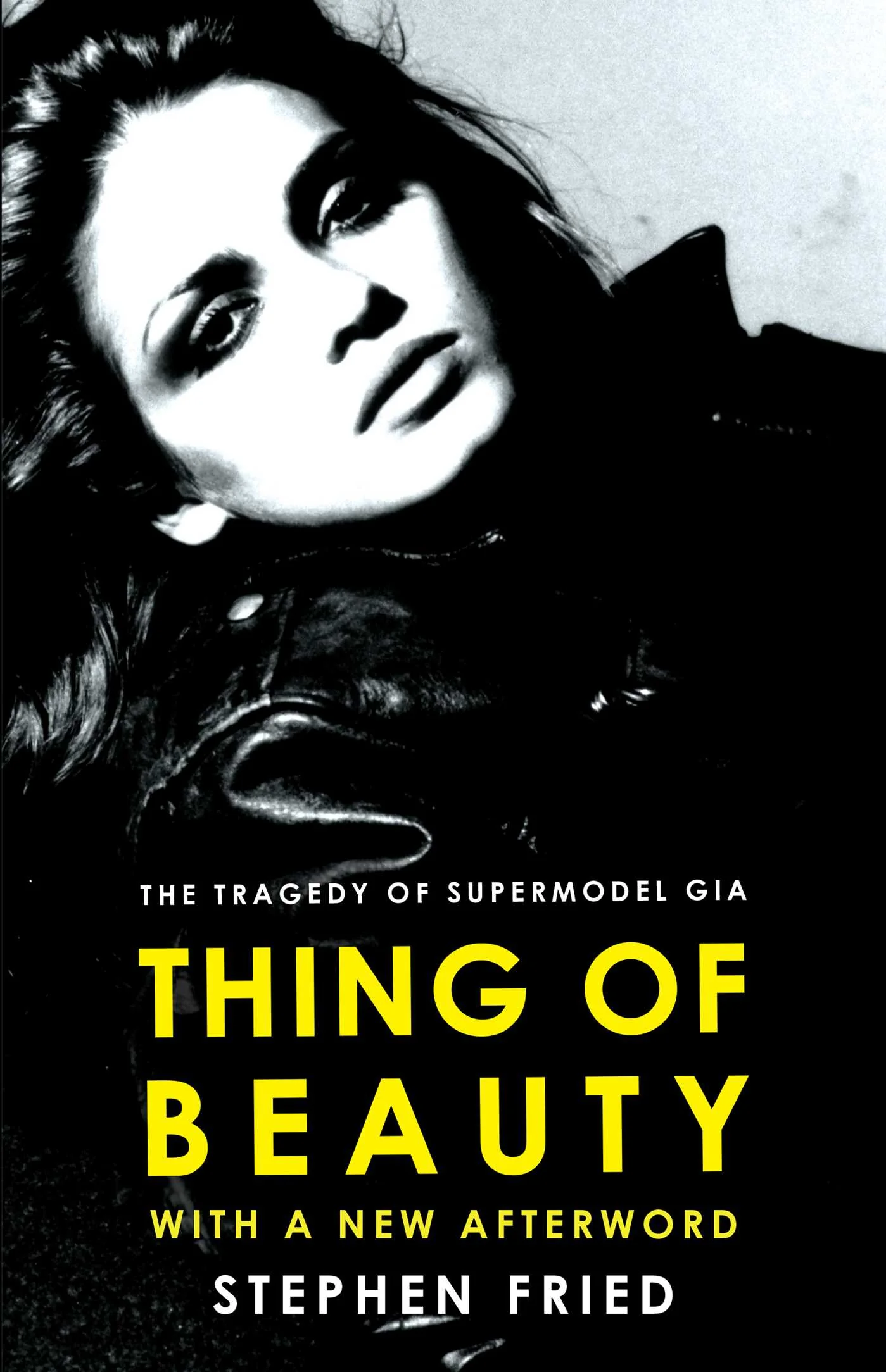 Εξώφυλλο του βιβλίου Thing of Beauty του Stephen Fried, με ασπρόμαυρο κοντινό πορτρέτο γυναίκας και τον υπότιτλο The Tragedy of Supermodel Gia