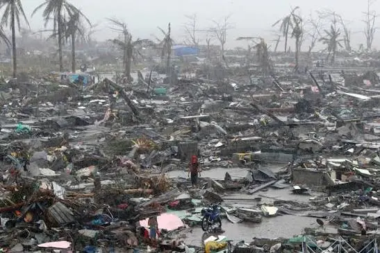 Καταστροφές από τον τυφώνα Haiyan στις Φιλιππίνες το 2013