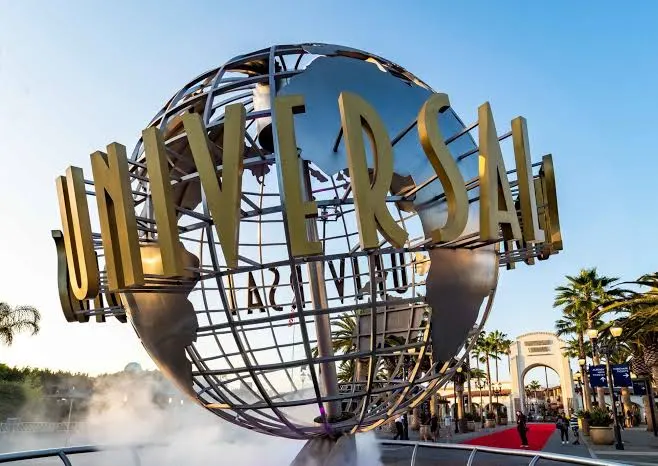 Η είσοδος των στούντιο της Universal στο Hollywood, όπου έγινε το μνημόσυνο για τον Πολ Γουόκερ