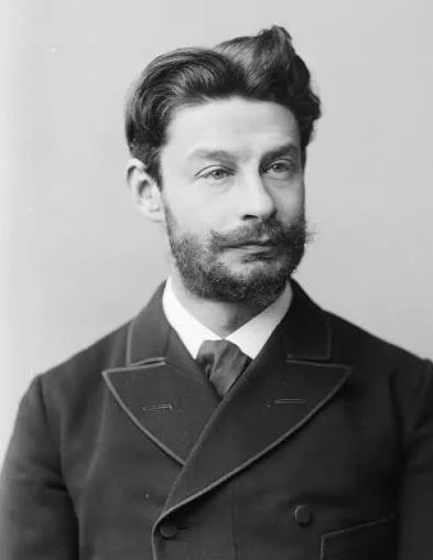 Ασπρόμαυρο πορτρέτο του Georg Brandes, με μουστάκι και γενειάδα, με σκούρο παλτό και γραβάτα