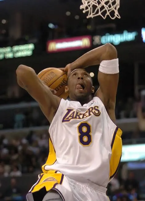 Ο Kobe Bryant σε αγώνα των Lakers στο Staples Center, την εποχή των 81 πόντων