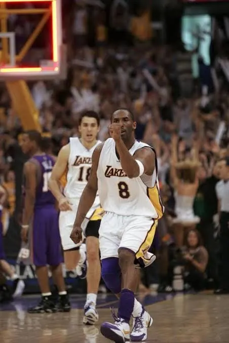 Ο Kobe Bryant σε αγώνα των Los Angeles Lakers τη δεκαετία του 2000