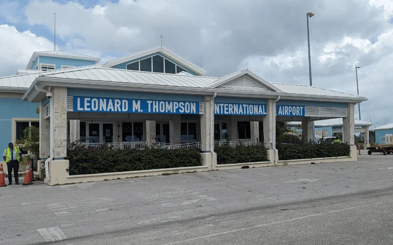 Το κτίριο του αεροδρομίου Leonard M. Thompson International στο Marsh Harbour των Μπαχαμών