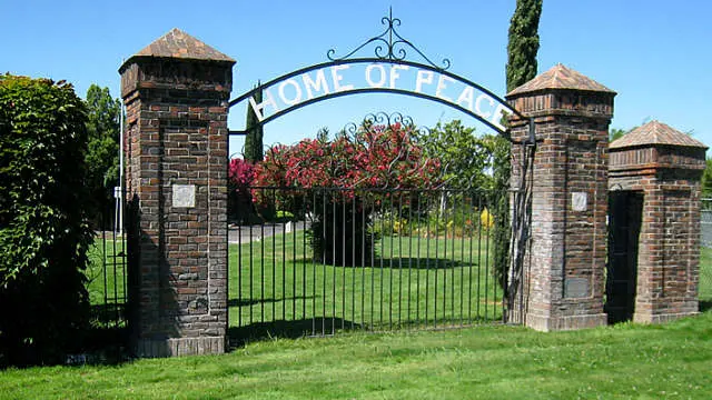 Νεκροταφείο Home of Peace