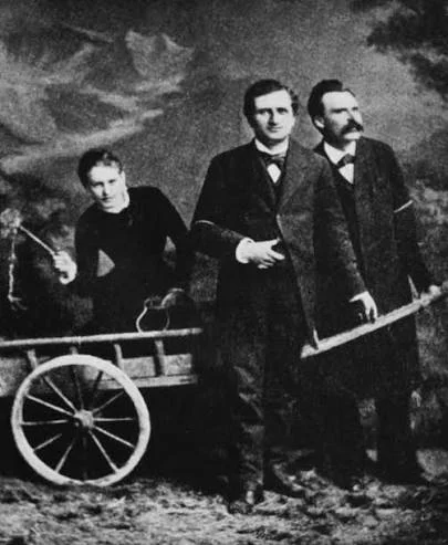 Ο Friedrich Nietzsche, ο Paul Rée και η Lou von Salomé στη φωτογραφία με το κάρο