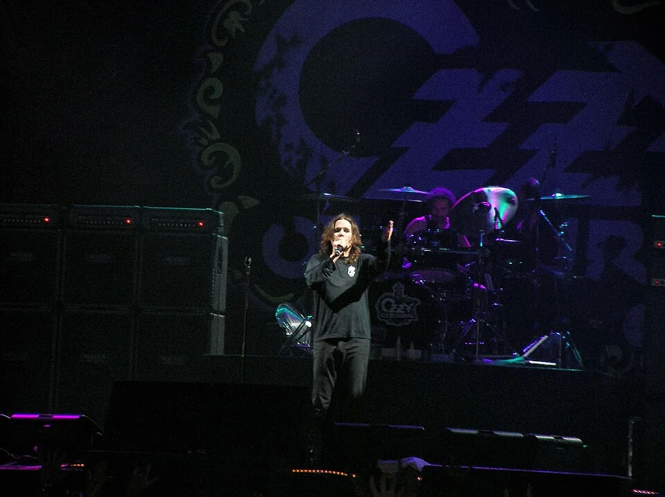 Ο Ozzy Osbourne στη σκηνή κατά τη διάρκεια συναυλίας